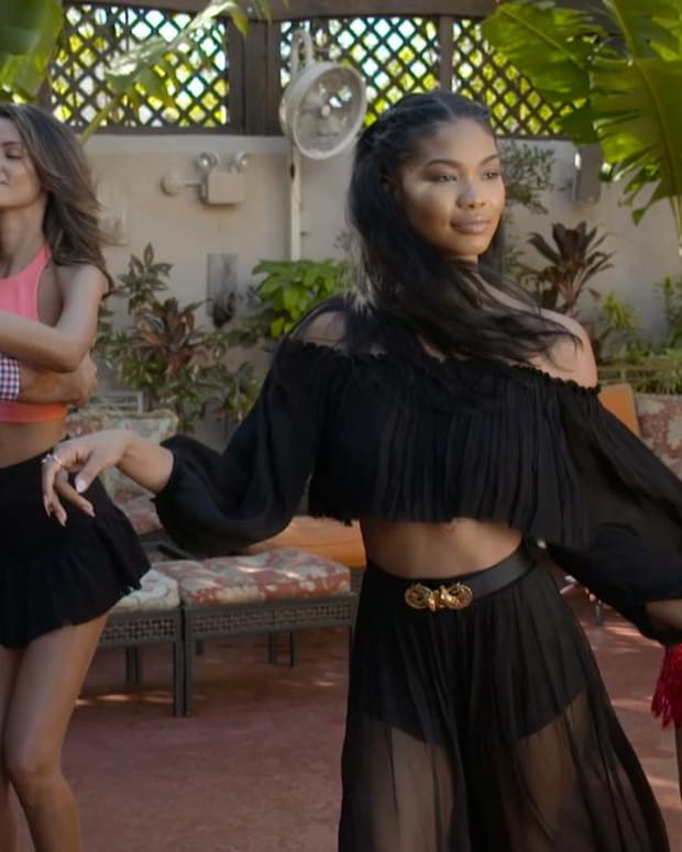 Salsa Lessons with Swimsuit Models IMAGE